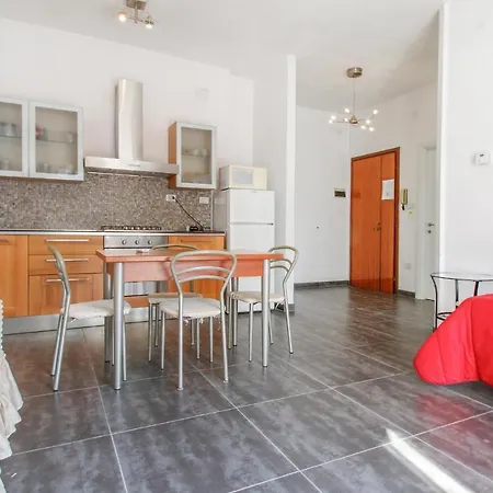 Apartment 2 Bedroom Lovely In Igea Marina *