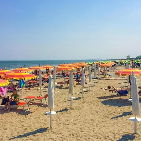 Apartment 2 Bedroom Lovely In Igea Marina